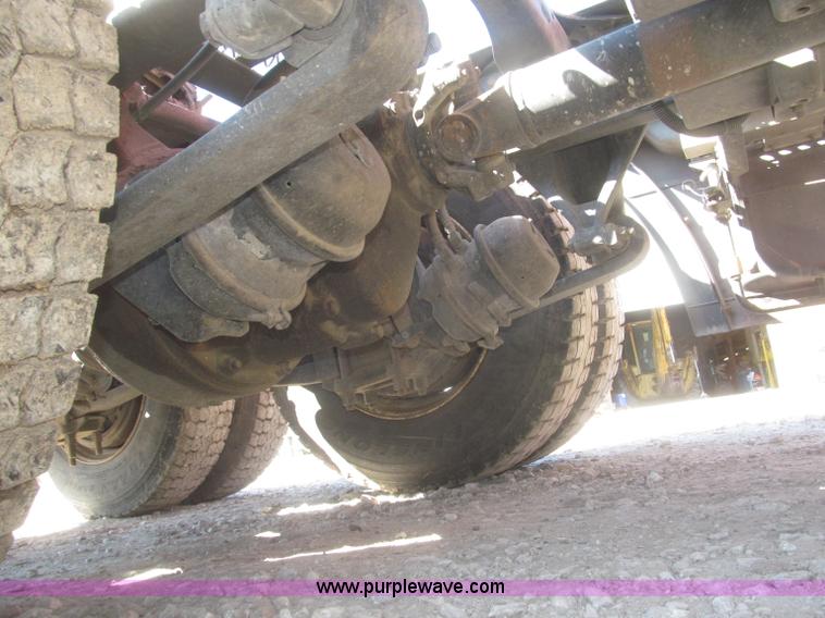 image for item F7259 2001 Freightliner Century Class ST120 semi truck