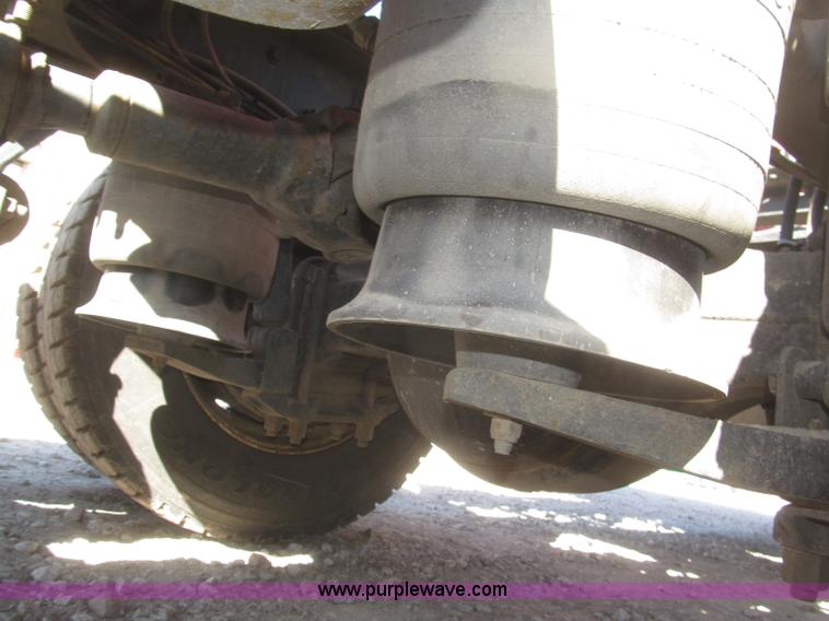 image for item F7259 2001 Freightliner Century Class ST120 semi truck