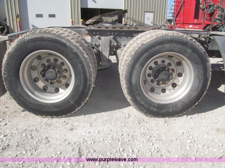 image for item F7259 2001 Freightliner Century Class ST120 semi truck