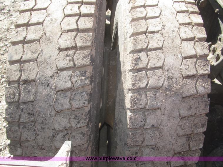 image for item F7259 2001 Freightliner Century Class ST120 semi truck