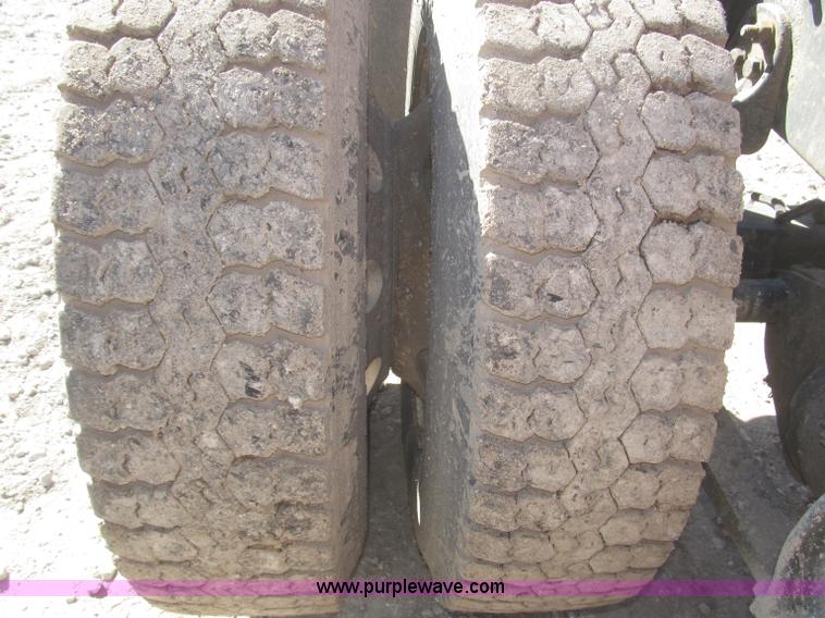 image for item F7259 2001 Freightliner Century Class ST120 semi truck