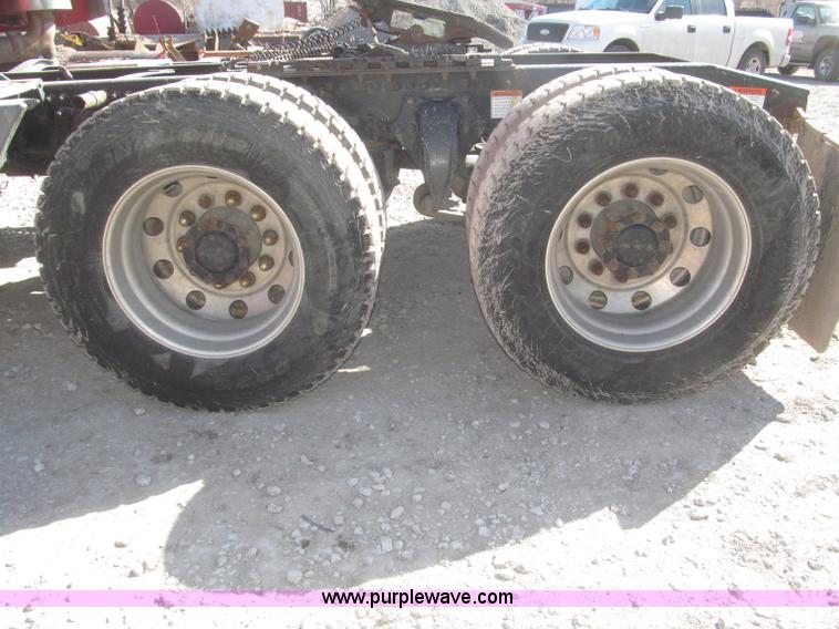 image for item F7259 2001 Freightliner Century Class ST120 semi truck