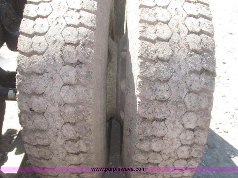 image for item F7259 2001 Freightliner Century Class ST120 semi truck