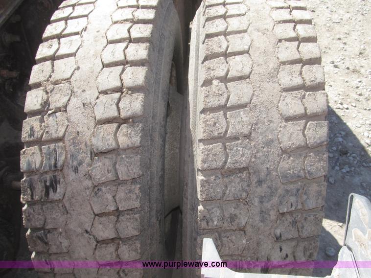 image for item F7259 2001 Freightliner Century Class ST120 semi truck