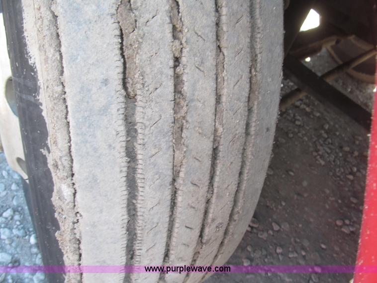 image for item F7259 2001 Freightliner Century Class ST120 semi truck