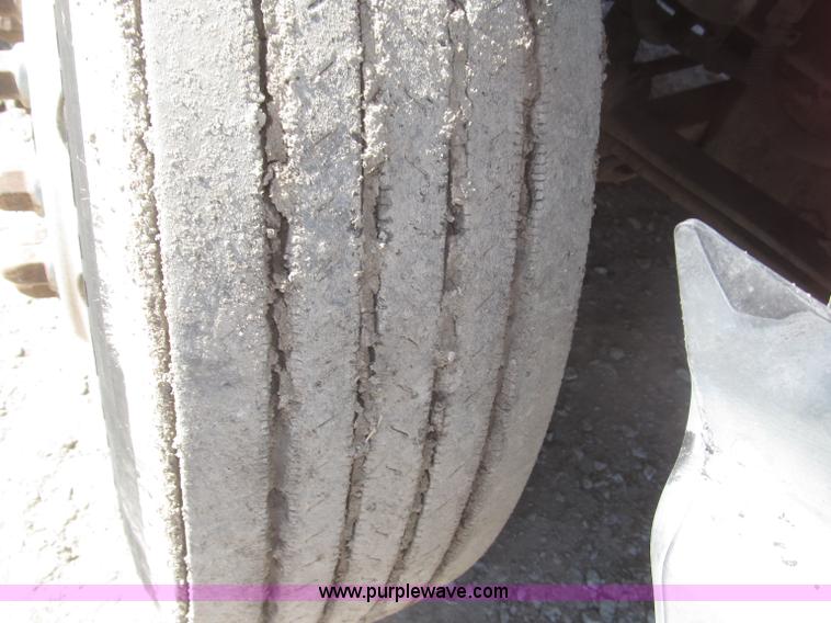 image for item F7259 2001 Freightliner Century Class ST120 semi truck