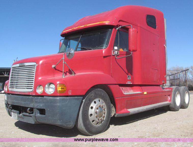 image for item F7260 2001 Freightliner Century Class ST120 semi truck