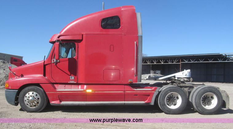 image for item F7260 2001 Freightliner Century Class ST120 semi truck