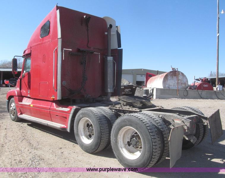 image for item F7260 2001 Freightliner Century Class ST120 semi truck