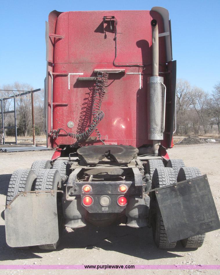 image for item F7260 2001 Freightliner Century Class ST120 semi truck