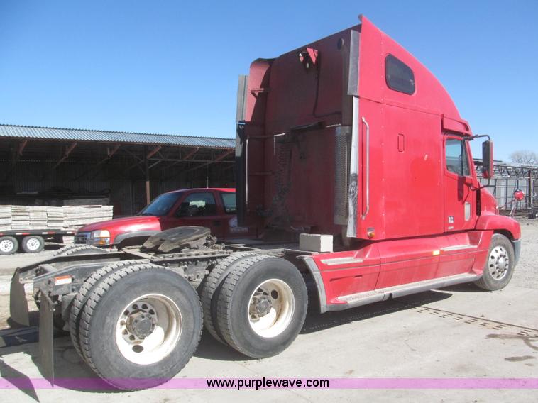 image for item F7260 2001 Freightliner Century Class ST120 semi truck