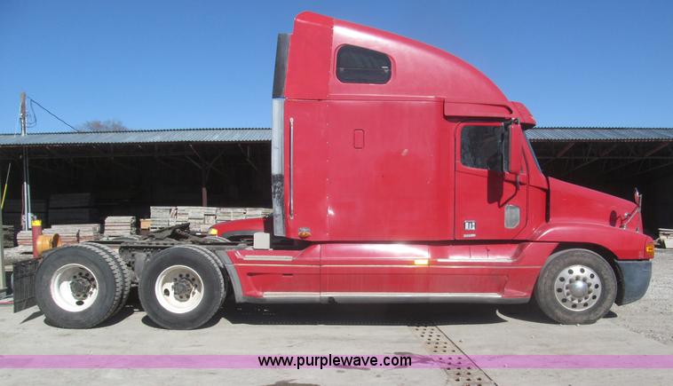 image for item F7260 2001 Freightliner Century Class ST120 semi truck