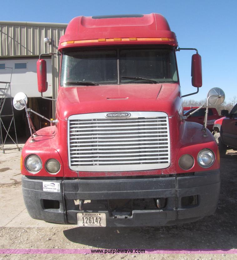 image for item F7260 2001 Freightliner Century Class ST120 semi truck