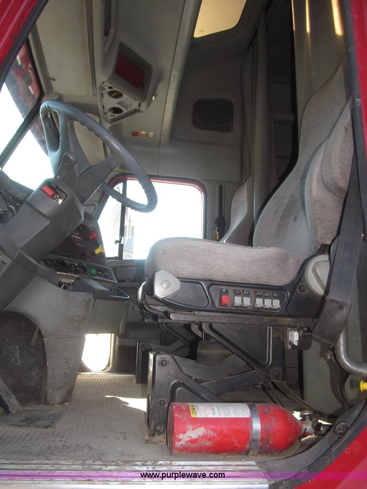 image for item F7260 2001 Freightliner Century Class ST120 semi truck