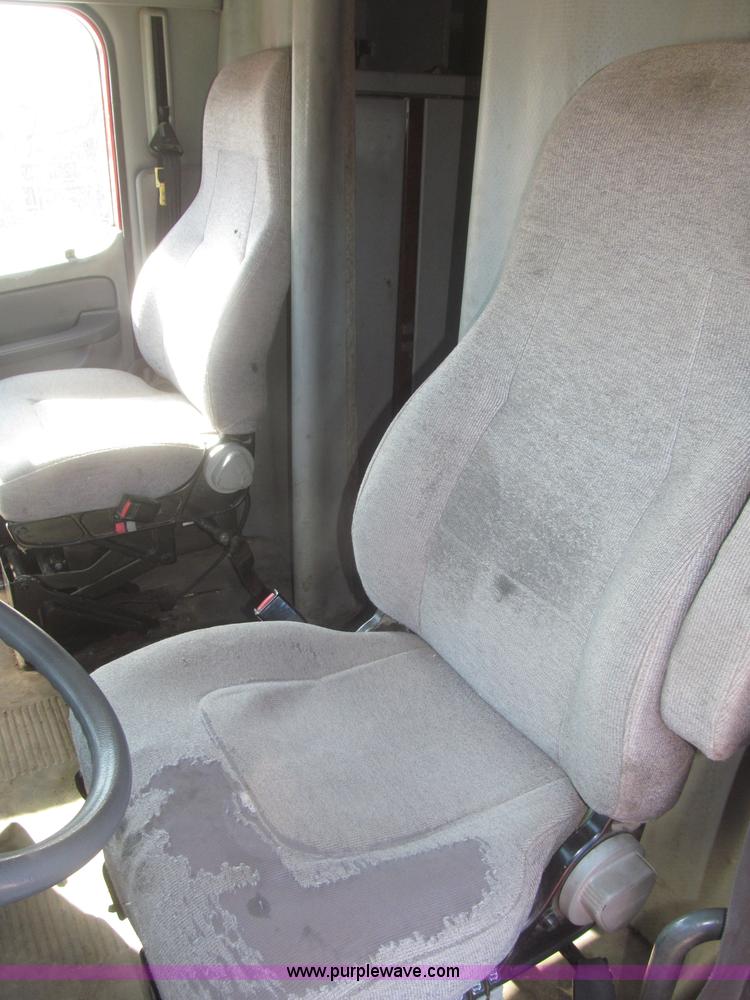 image for item F7260 2001 Freightliner Century Class ST120 semi truck