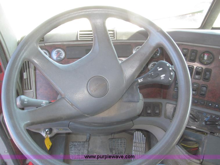 image for item F7260 2001 Freightliner Century Class ST120 semi truck