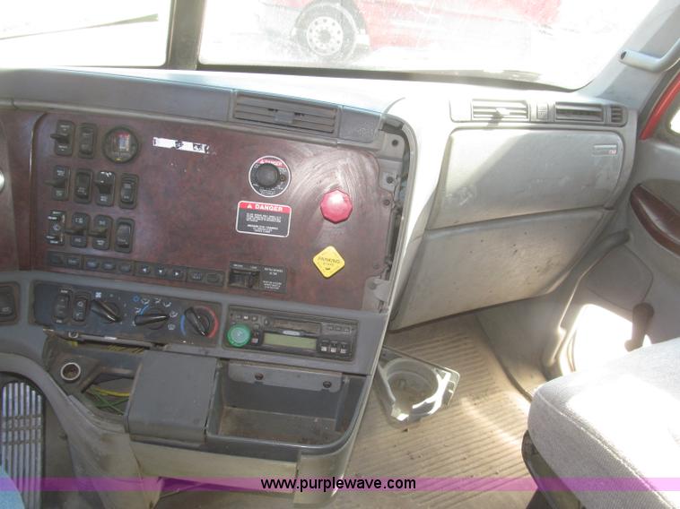 image for item F7260 2001 Freightliner Century Class ST120 semi truck