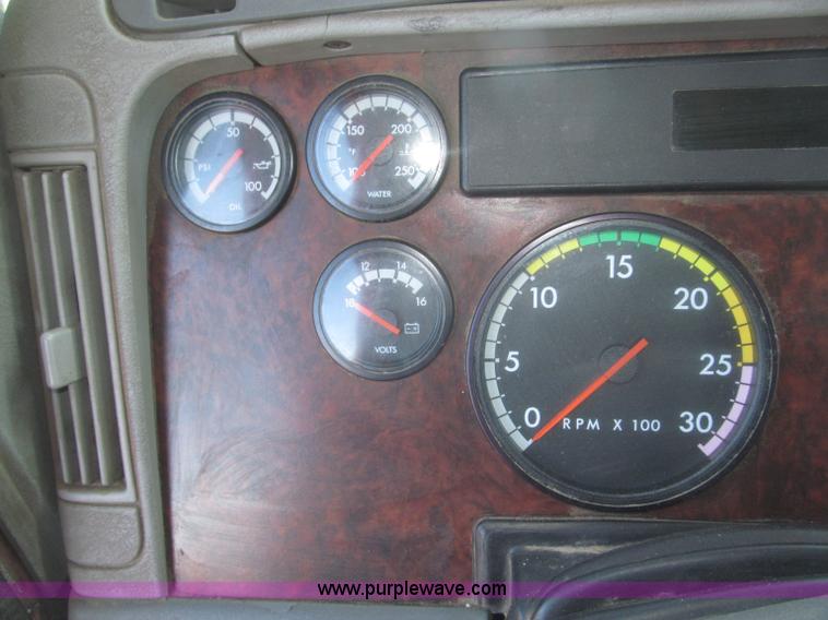 image for item F7260 2001 Freightliner Century Class ST120 semi truck