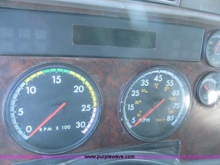 image for item F7260 2001 Freightliner Century Class ST120 semi truck