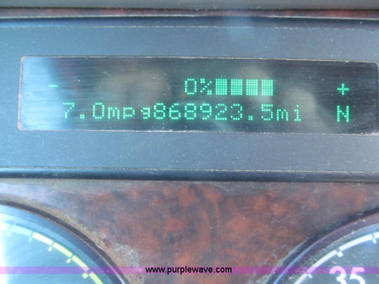 image for item F7260 2001 Freightliner Century Class ST120 semi truck