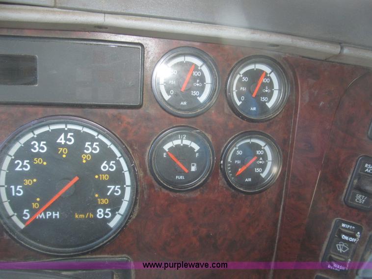 image for item F7260 2001 Freightliner Century Class ST120 semi truck