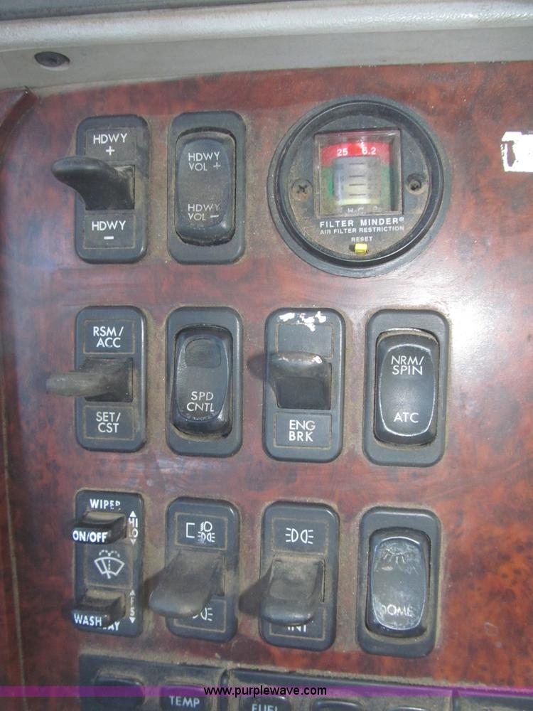 image for item F7260 2001 Freightliner Century Class ST120 semi truck