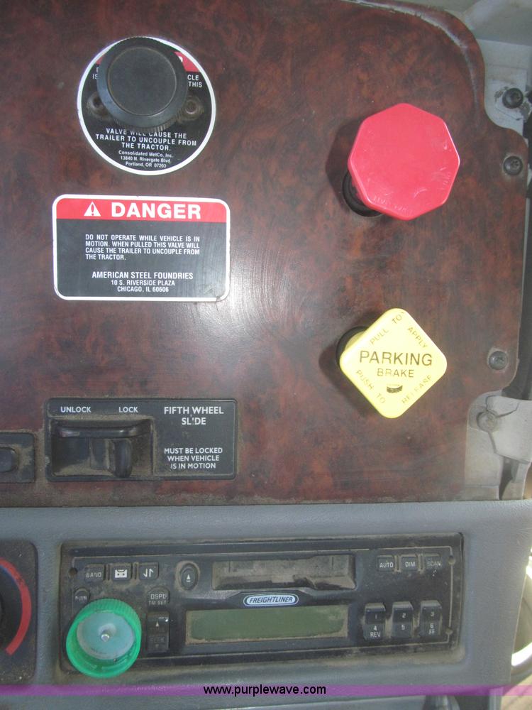 image for item F7260 2001 Freightliner Century Class ST120 semi truck