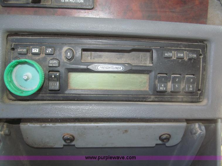 image for item F7260 2001 Freightliner Century Class ST120 semi truck