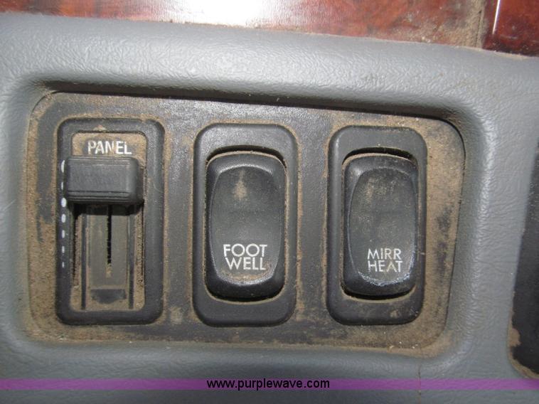 image for item F7260 2001 Freightliner Century Class ST120 semi truck