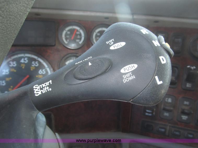 image for item F7260 2001 Freightliner Century Class ST120 semi truck