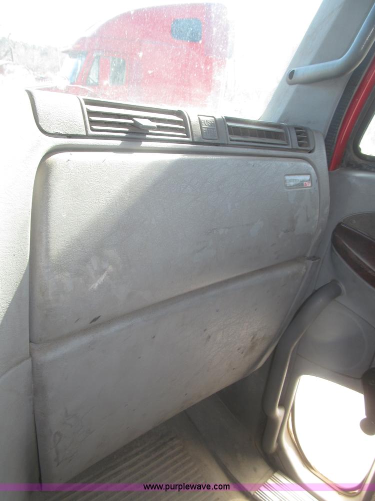 image for item F7260 2001 Freightliner Century Class ST120 semi truck