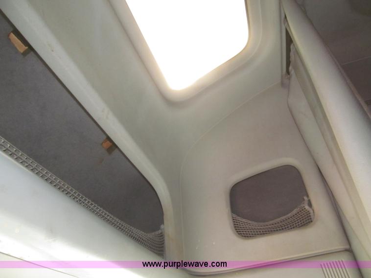 image for item F7260 2001 Freightliner Century Class ST120 semi truck