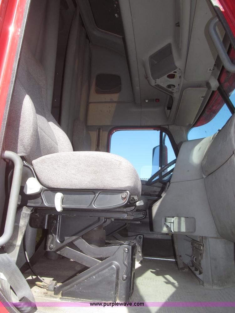 image for item F7260 2001 Freightliner Century Class ST120 semi truck