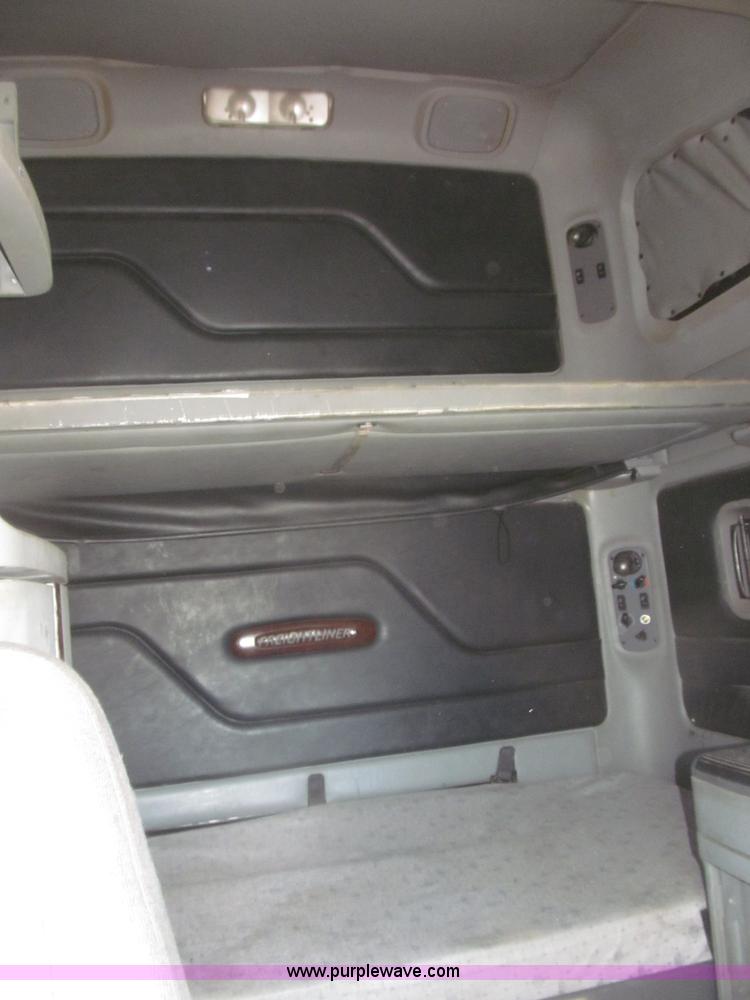 image for item F7260 2001 Freightliner Century Class ST120 semi truck