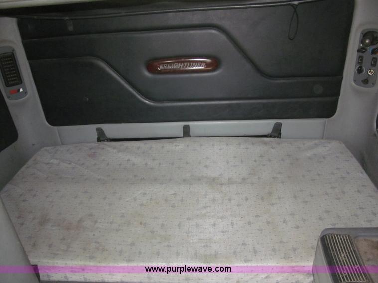 image for item F7260 2001 Freightliner Century Class ST120 semi truck