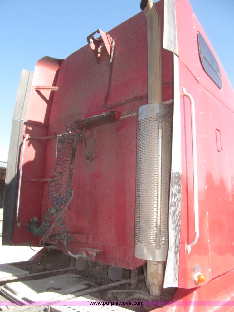 image for item F7260 2001 Freightliner Century Class ST120 semi truck