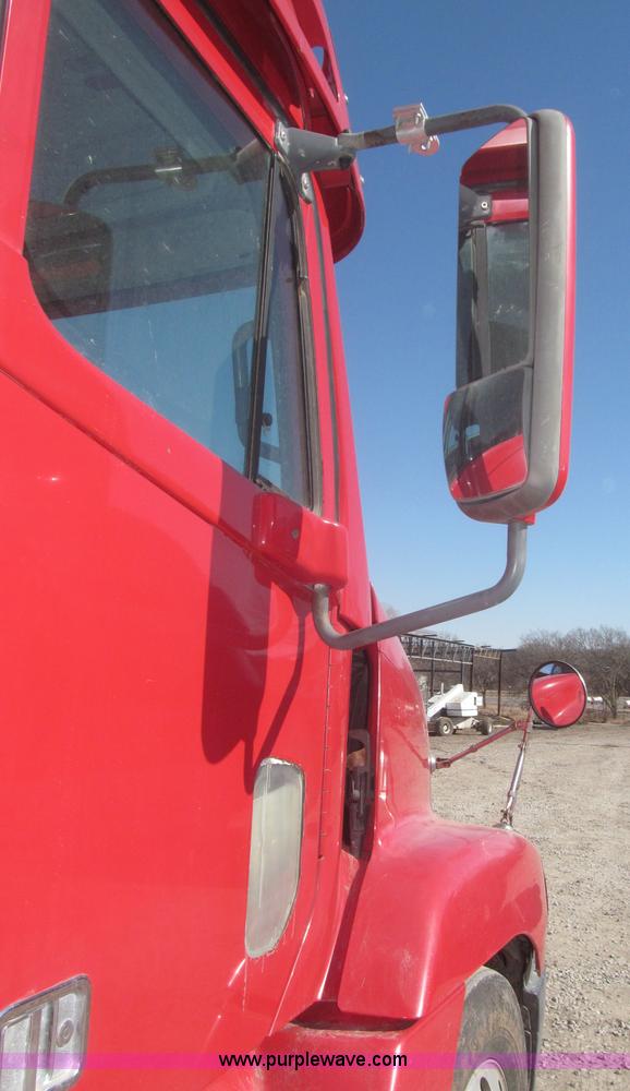 image for item F7260 2001 Freightliner Century Class ST120 semi truck