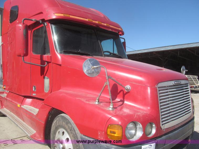 image for item F7260 2001 Freightliner Century Class ST120 semi truck