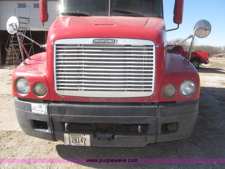 image for item F7260 2001 Freightliner Century Class ST120 semi truck