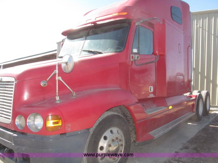 image for item F7260 2001 Freightliner Century Class ST120 semi truck