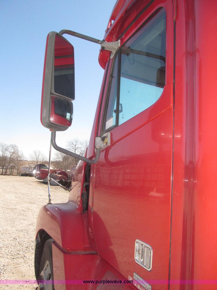 image for item F7260 2001 Freightliner Century Class ST120 semi truck