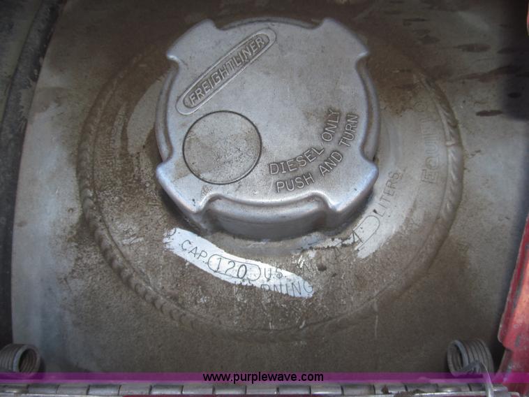 image for item F7260 2001 Freightliner Century Class ST120 semi truck