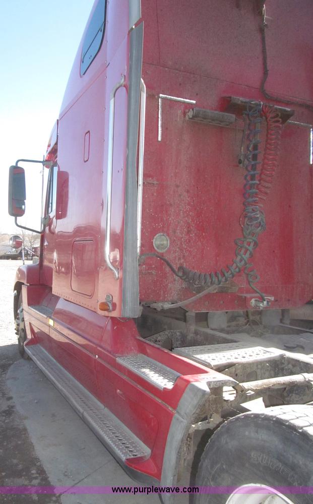 image for item F7260 2001 Freightliner Century Class ST120 semi truck