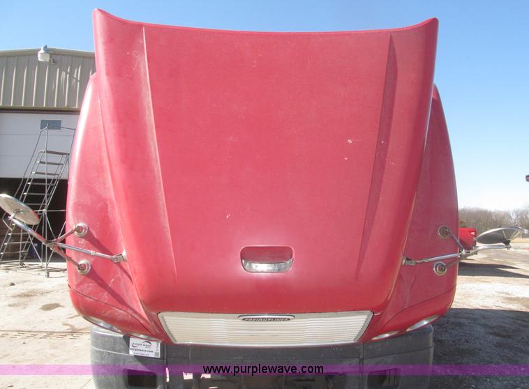 image for item F7260 2001 Freightliner Century Class ST120 semi truck