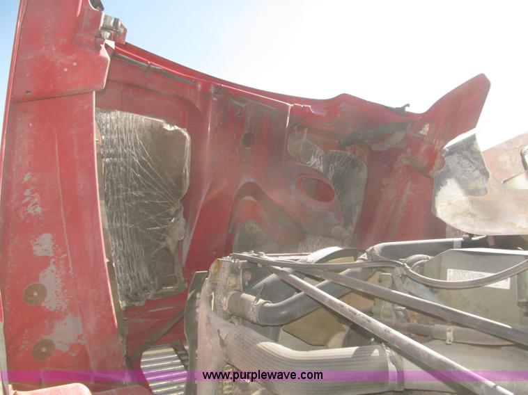 image for item F7260 2001 Freightliner Century Class ST120 semi truck