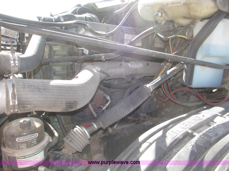 image for item F7260 2001 Freightliner Century Class ST120 semi truck