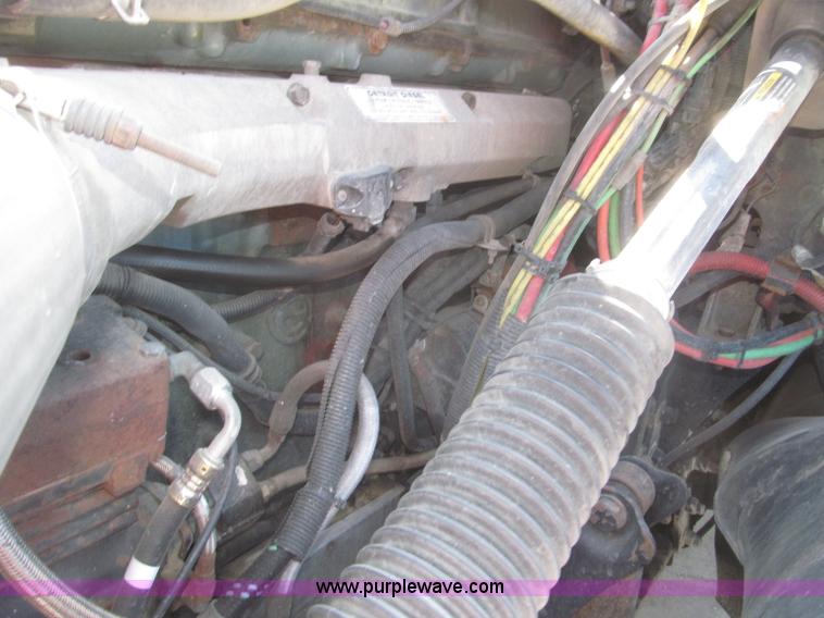 image for item F7260 2001 Freightliner Century Class ST120 semi truck