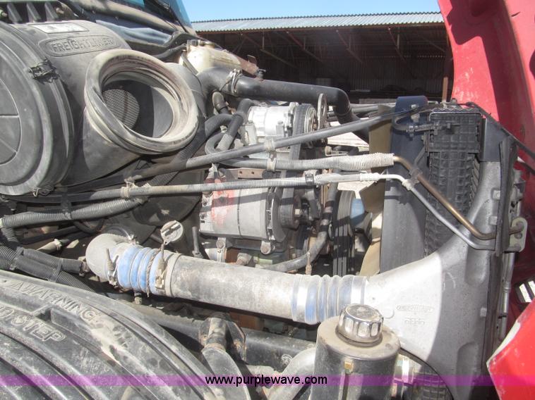 image for item F7260 2001 Freightliner Century Class ST120 semi truck