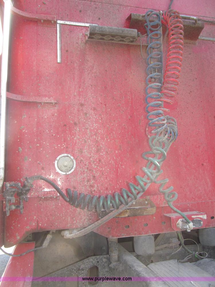 image for item F7260 2001 Freightliner Century Class ST120 semi truck