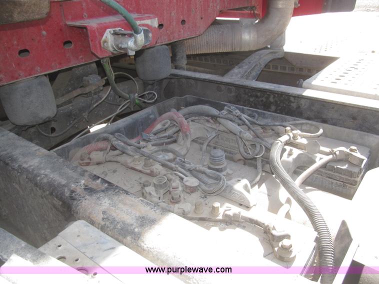 image for item F7260 2001 Freightliner Century Class ST120 semi truck